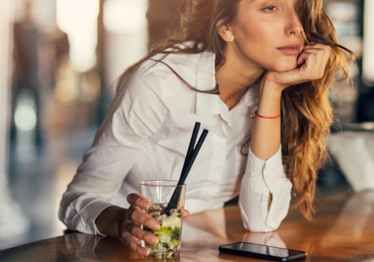 5 Weird Ways Alcohol Tricks Your Brain